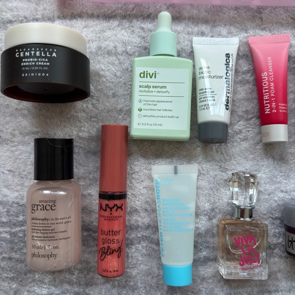 Makeup bag & delux sample set - Picture 3 of 4